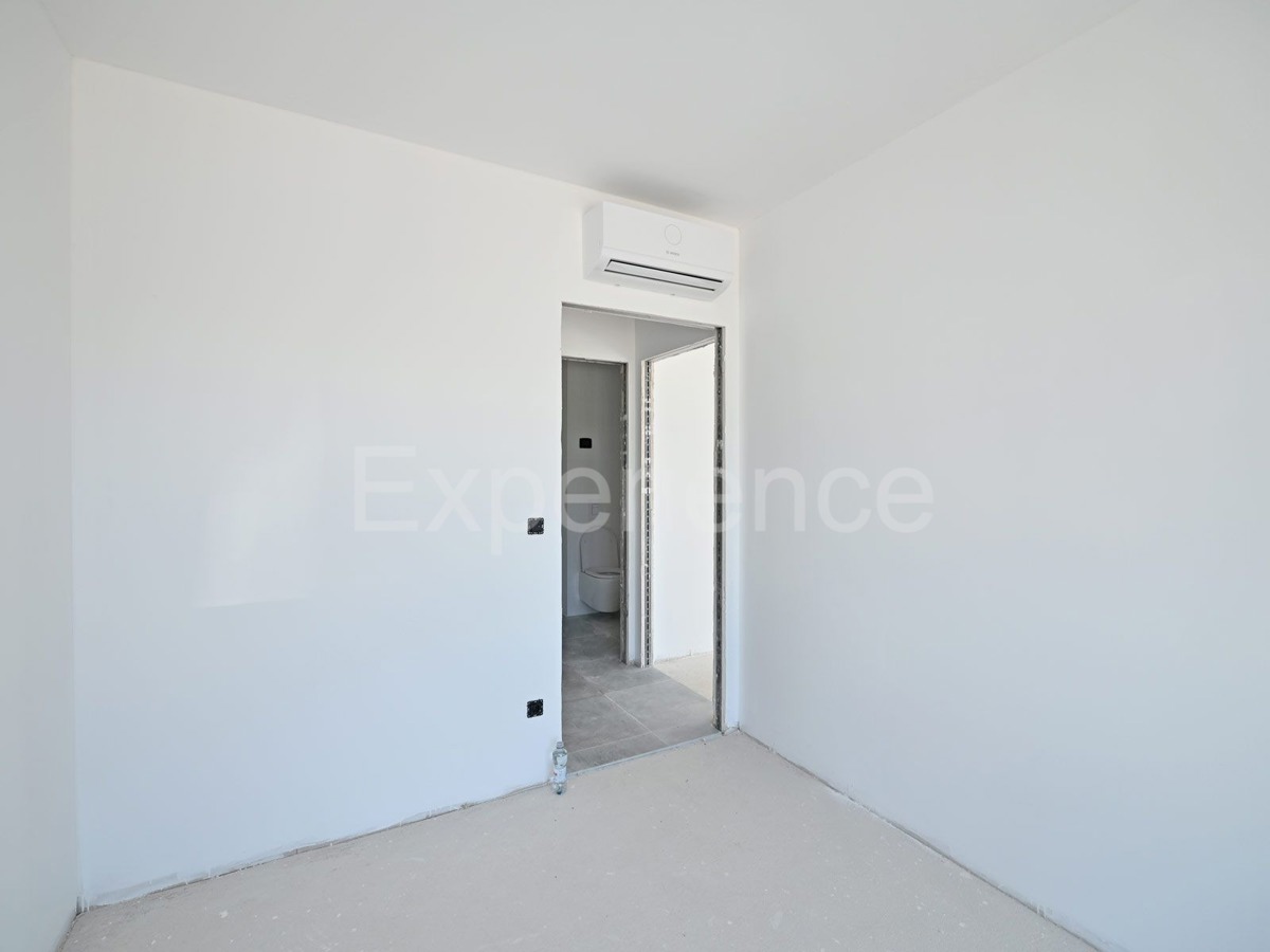 ISTRIA, Umago - appartamento in un nuovo edificio con garage, 1. piano, ASCENSORE!