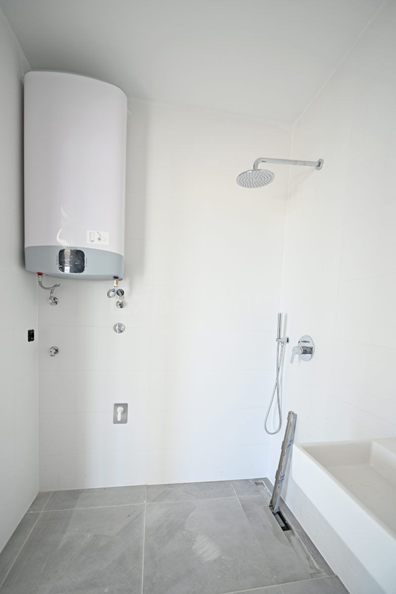 ISTRIA, Umago - appartamento in un nuovo edificio con garage, 1. piano, ASCENSORE!