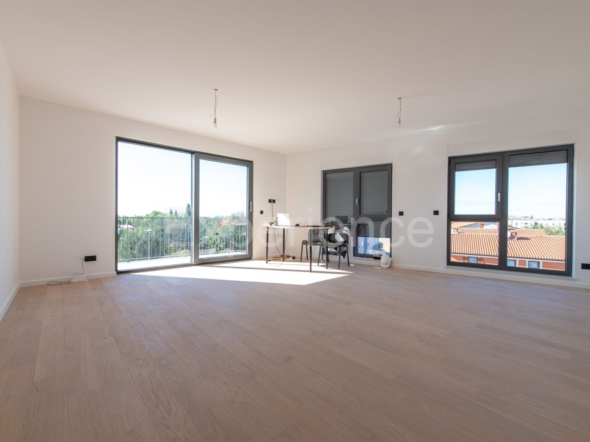 ISTRIA, Umago - appartamento in un nuovo edificio con garage, 3. piano, ASCENSORE!