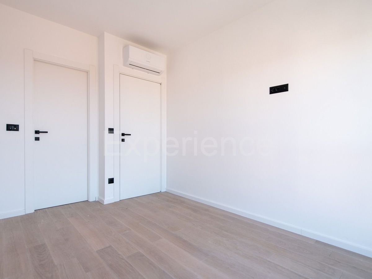 ISTRIA, Umago - appartamento in un nuovo edificio con garage, 3. piano, ASCENSORE!