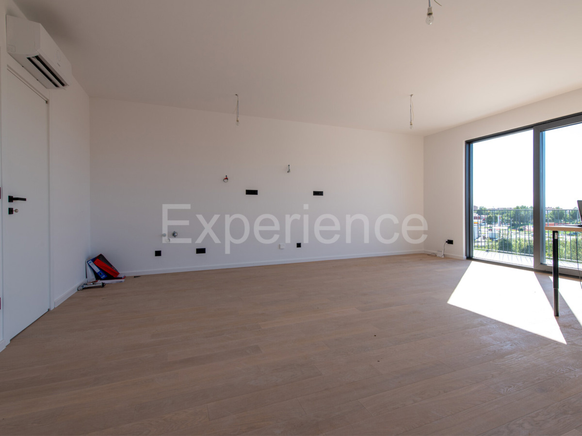 ISTRIA, Umago - appartamento in un nuovo edificio con garage, 3. piano, ASCENSORE!