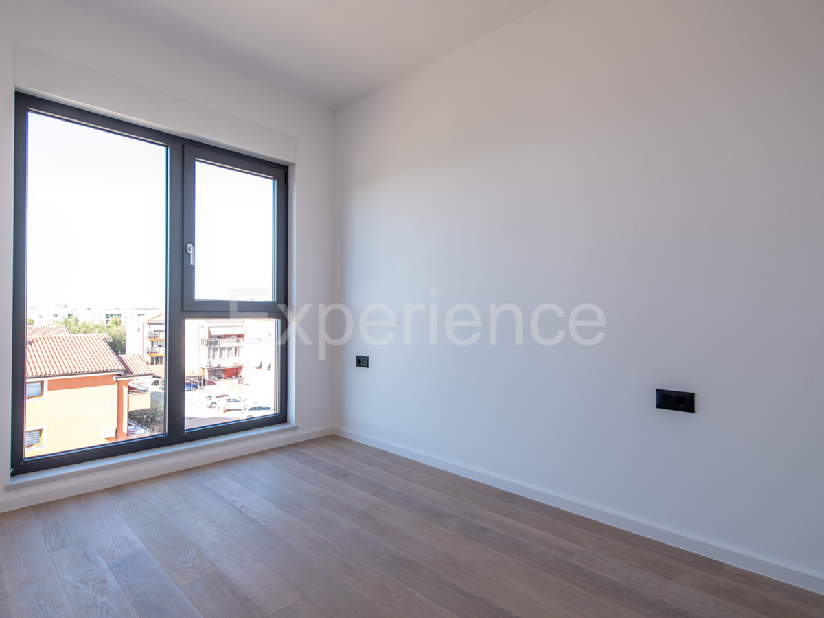 ISTRIA, Umago - appartamento in un nuovo edificio con garage, 3. piano, ASCENSORE!