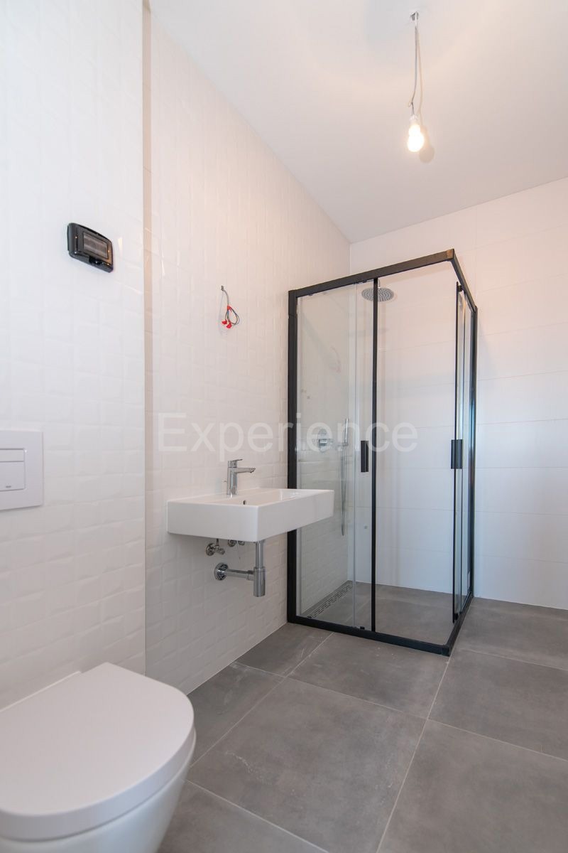 ISTRIA, Umago - appartamento in un nuovo edificio con garage, 3. piano, ASCENSORE!