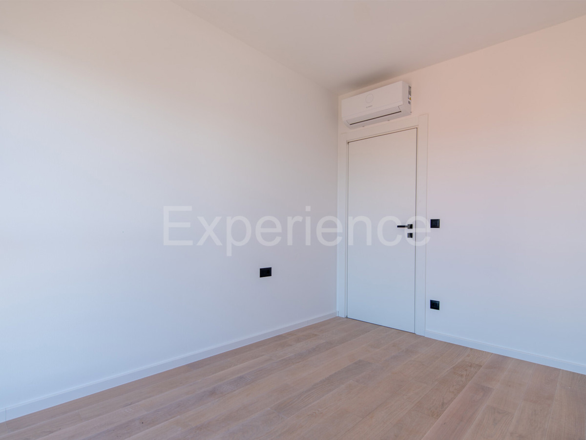 ISTRIA, Umago - appartamento in un nuovo edificio con garage, 3. piano, ASCENSORE!