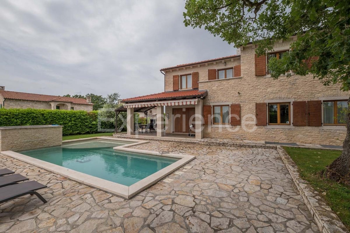 Istria, vicino a Parenzo - affascinante villa con piscina e garage!