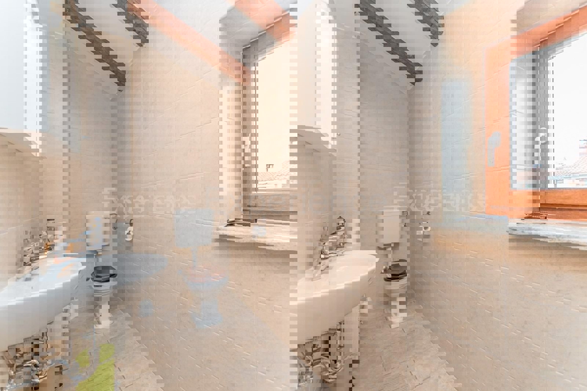 Istria, vicino a Parenzo - affascinante villa con piscina e garage