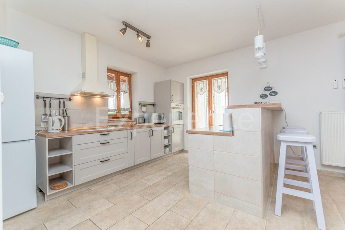 Istria, vicino a Parenzo - affascinante villa con piscina e garage