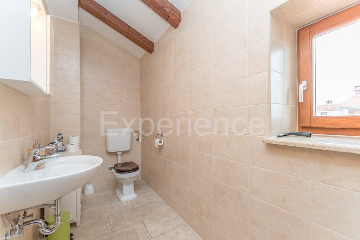 Istria, vicino a Parenzo - affascinante villa con piscina e garage