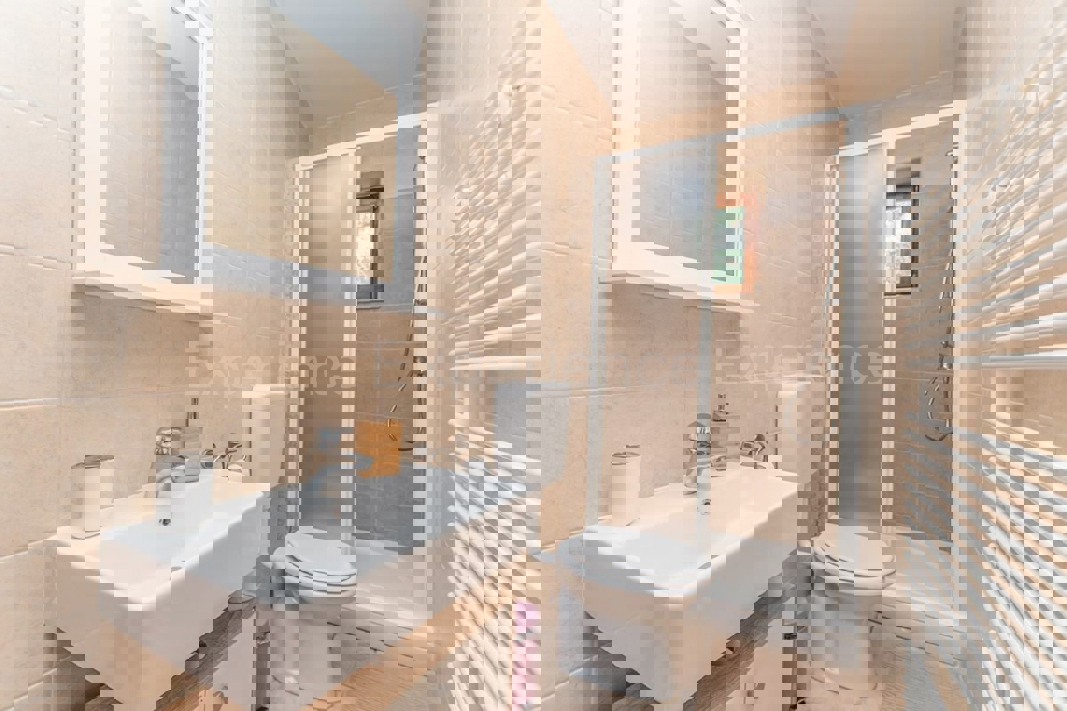 Istria, vicino a Parenzo - affascinante villa con piscina e garage