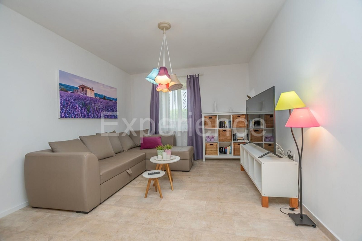 Istria, vicino a Parenzo - affascinante villa con piscina e garage