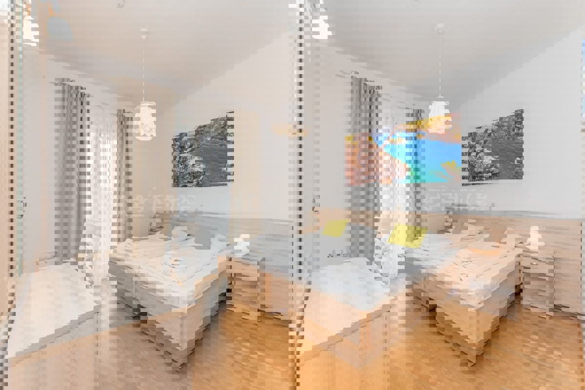 Istria, vicino a Parenzo - affascinante villa con piscina e garage