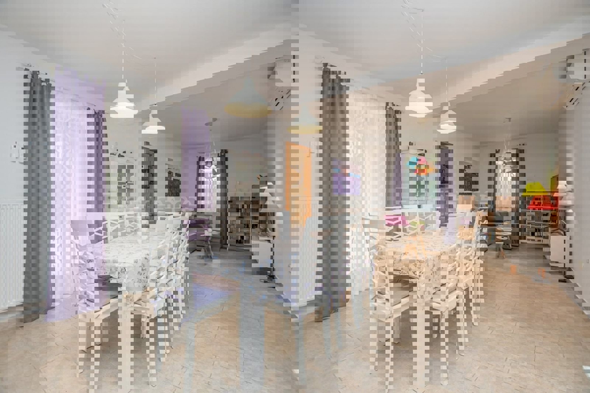 Istria, vicino a Parenzo - affascinante villa con piscina e garage