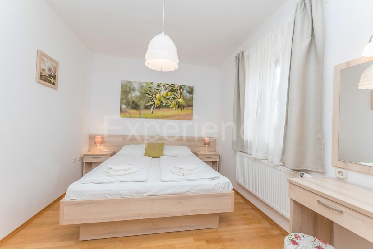 Istria, vicino a Parenzo - affascinante villa con piscina e garage