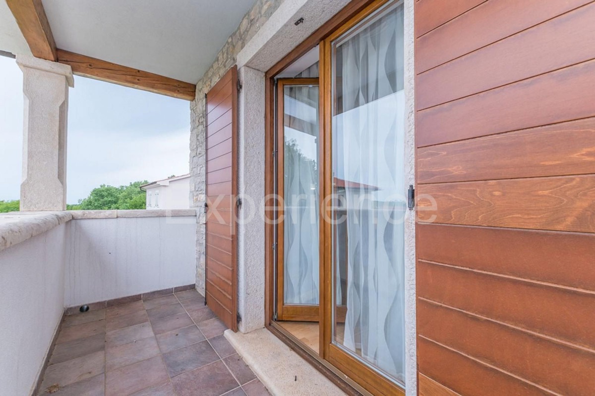 Istria, vicino a Parenzo - affascinante villa con piscina e garage