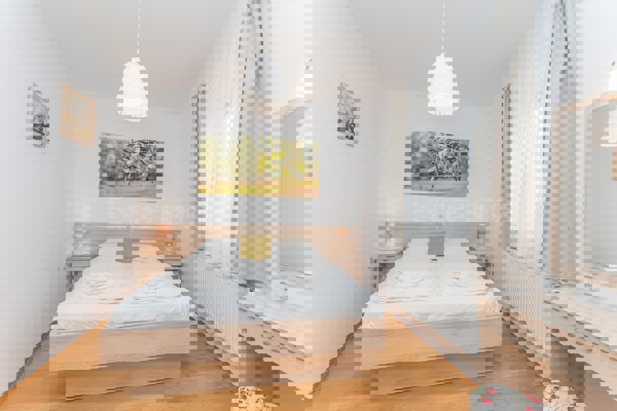 Istria, vicino a Parenzo - affascinante villa con piscina e garage