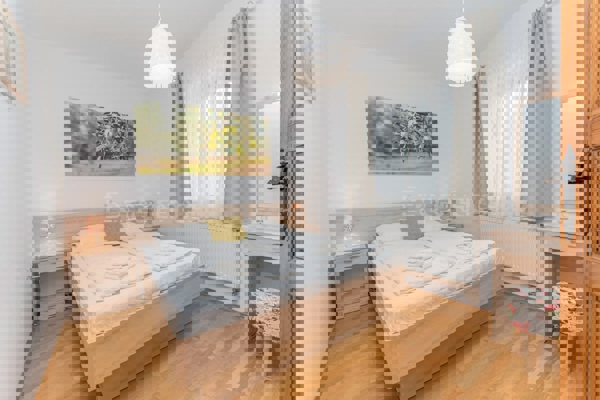 Istria, vicino a Parenzo - affascinante villa con piscina e garage