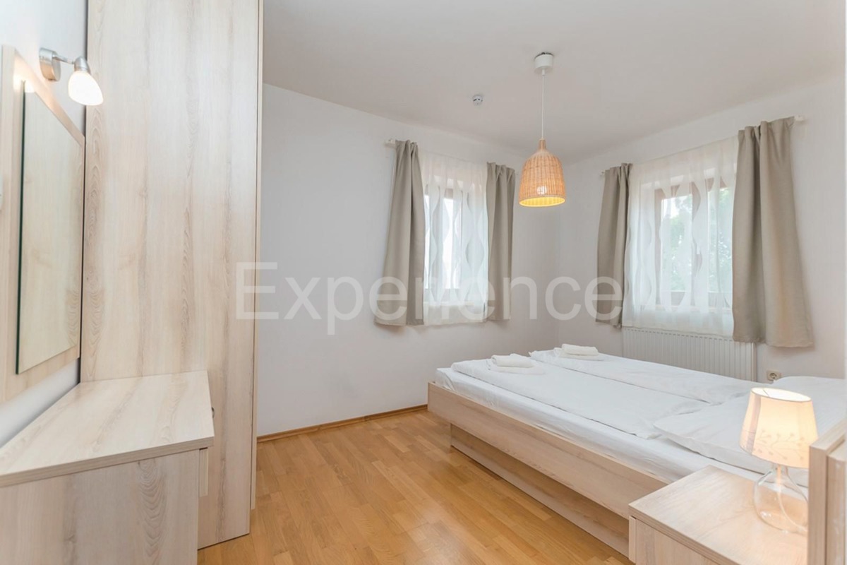 Istria, vicino a Parenzo - affascinante villa con piscina e garage