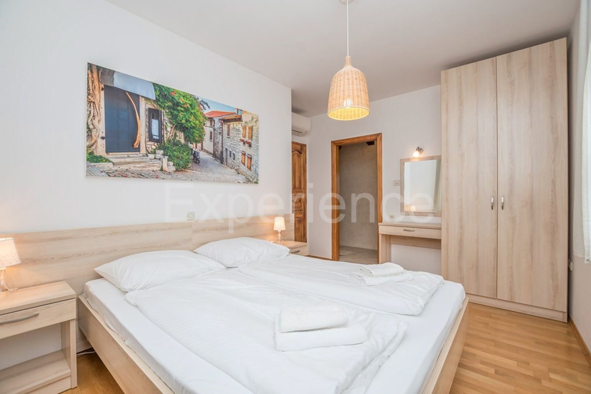 Istria, vicino a Parenzo - affascinante villa con piscina e garage