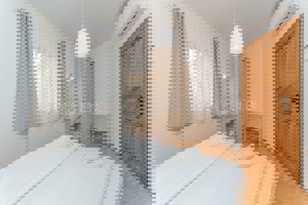 Istria, vicino a Parenzo - affascinante villa con piscina e garage