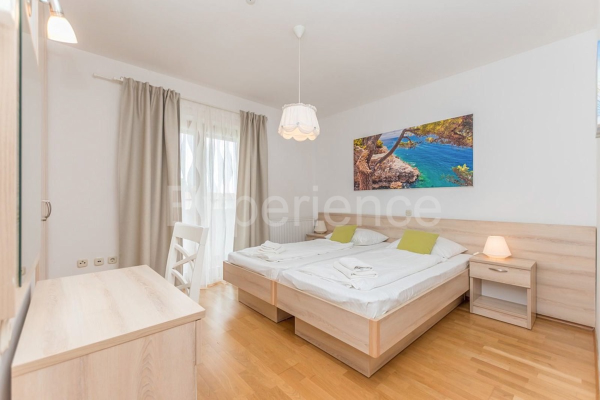 Istria, vicino a Parenzo - affascinante villa con piscina e garage