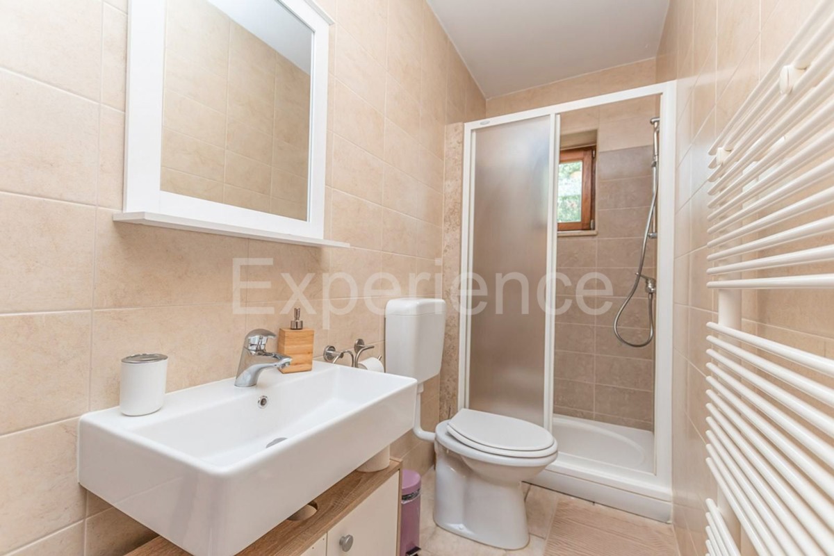 Istria, vicino a Parenzo - affascinante villa con piscina e garage