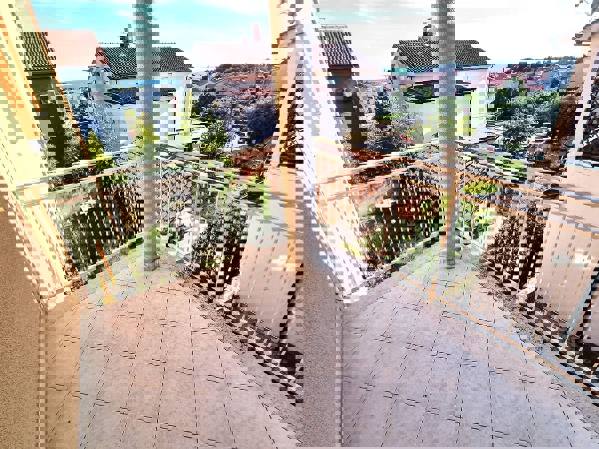 OCCASIONE! Cittanova - a 500 m dalla spiaggia, appartamento al 1. piano, VISTA MARE!