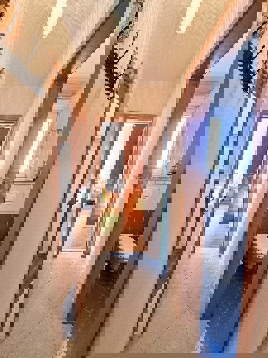 OCCASIONE! Cittanova - a 500 m dalla spiaggia, appartamento al 1. piano, VISTA MARE!