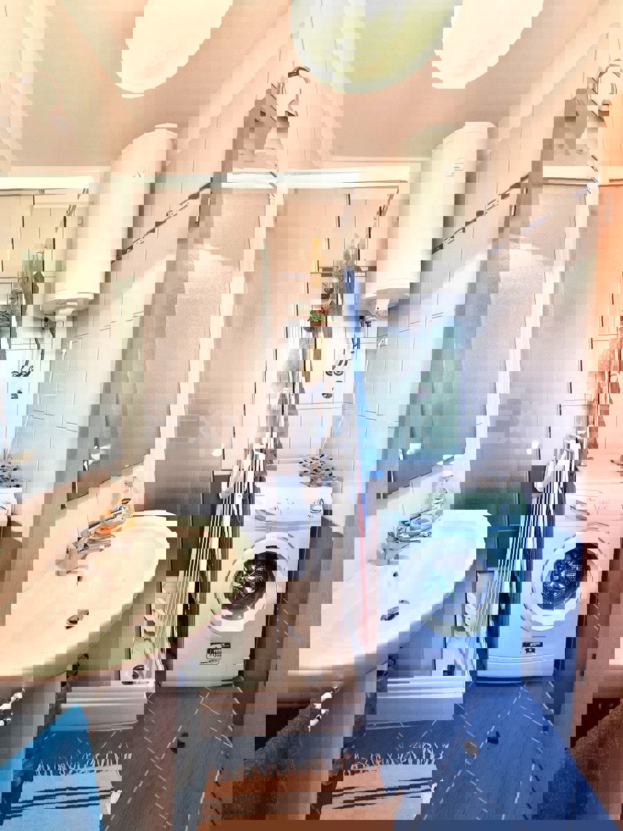 OCCASIONE! Cittanova - a 500 m dalla spiaggia, appartamento al 1. piano, VISTA MARE!