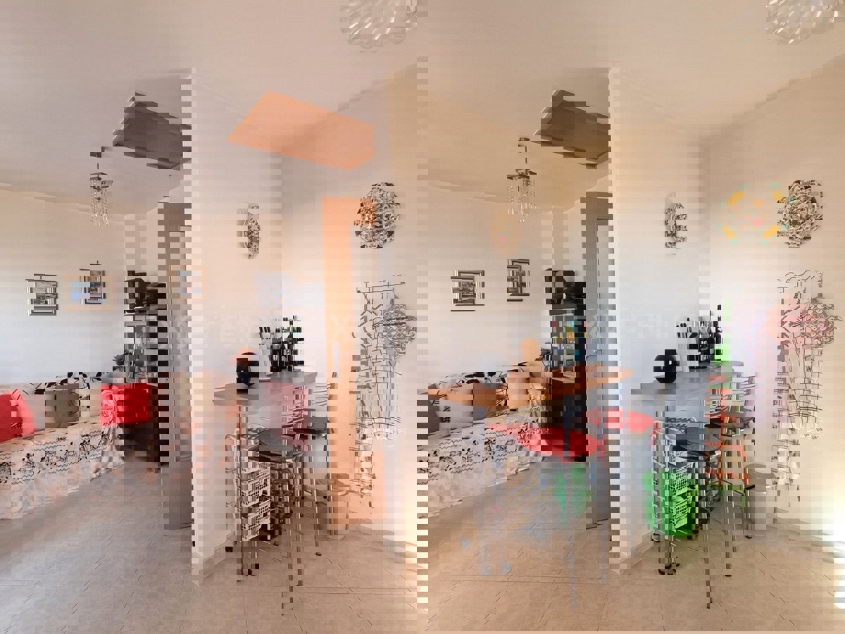 OCCASIONE! Cittanova - a 500 m dalla spiaggia, appartamento al 1. piano, VISTA MARE!