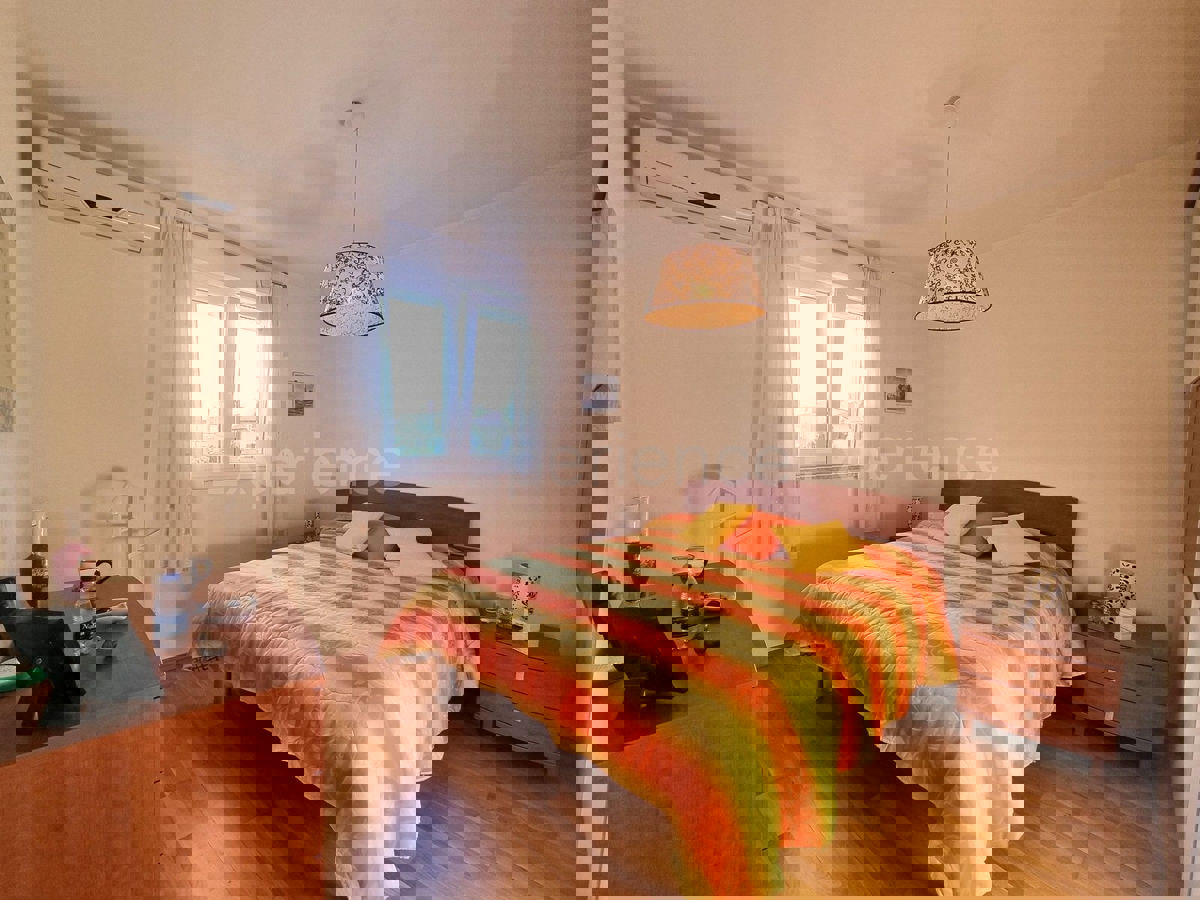 OCCASIONE! Cittanova - a 500 m dalla spiaggia, appartamento al 1. piano, VISTA MARE!