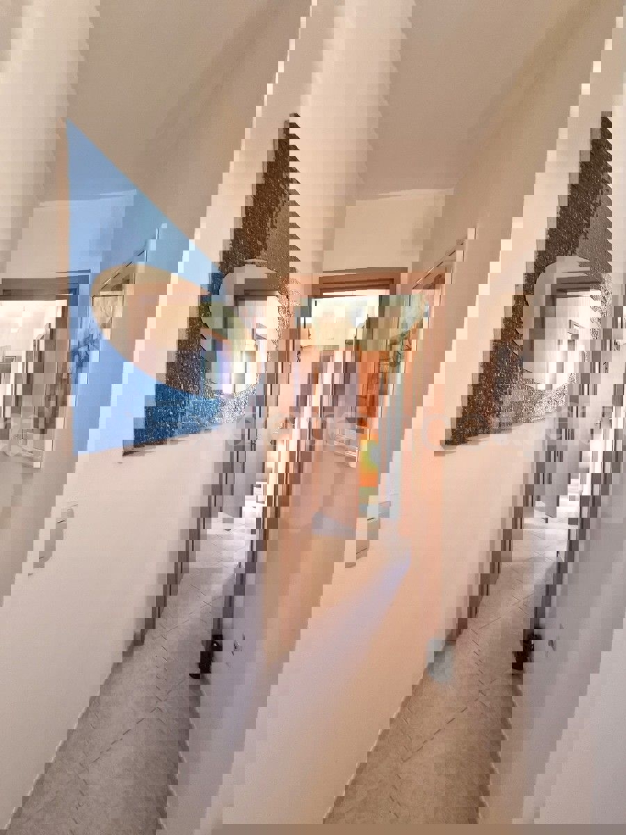 OCCASIONE! Cittanova - a 500 m dalla spiaggia, appartamento al 1. piano, VISTA MARE!