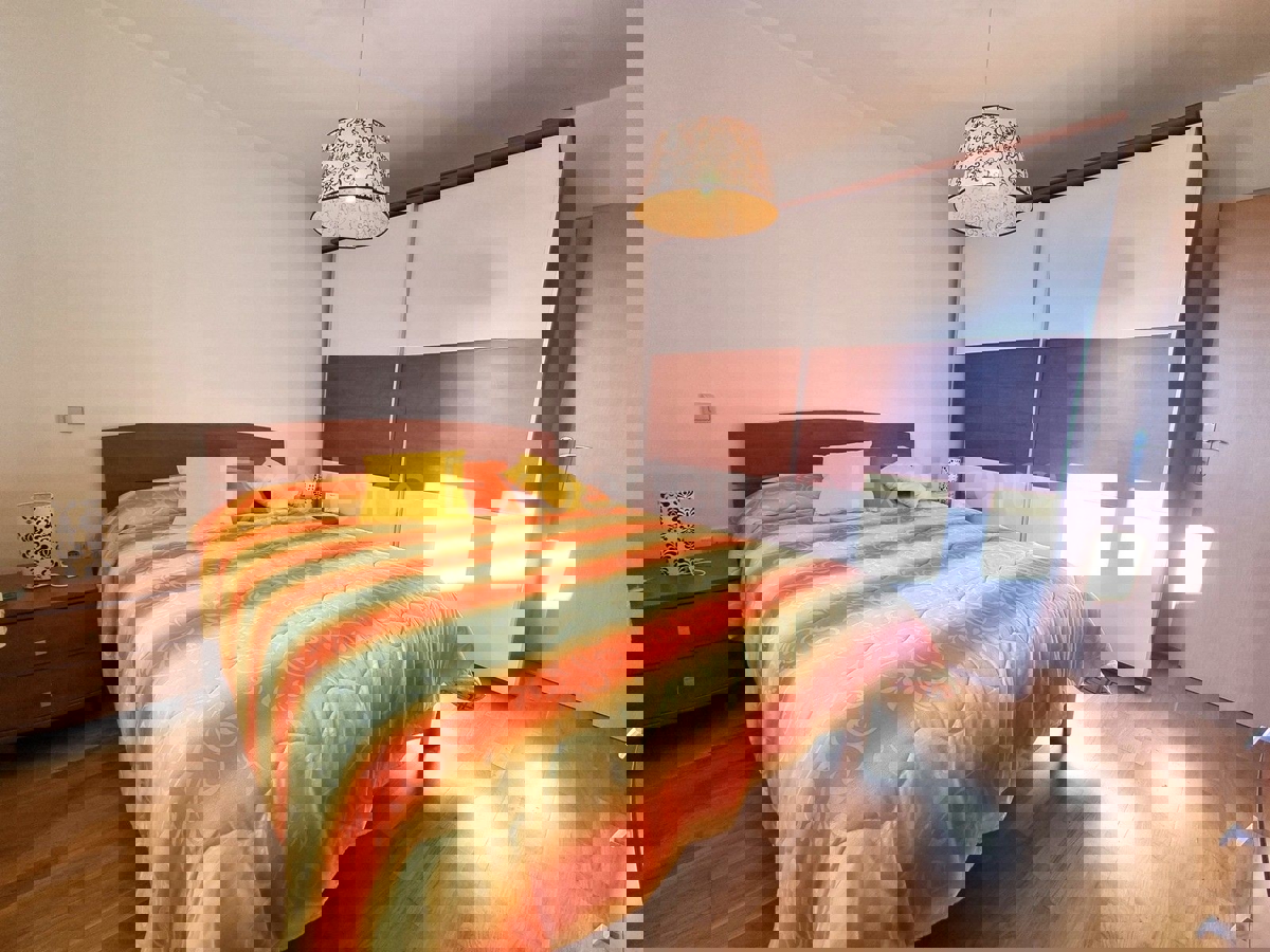 OCCASIONE! Cittanova - a 500 m dalla spiaggia, appartamento al 1. piano, VISTA MARE!