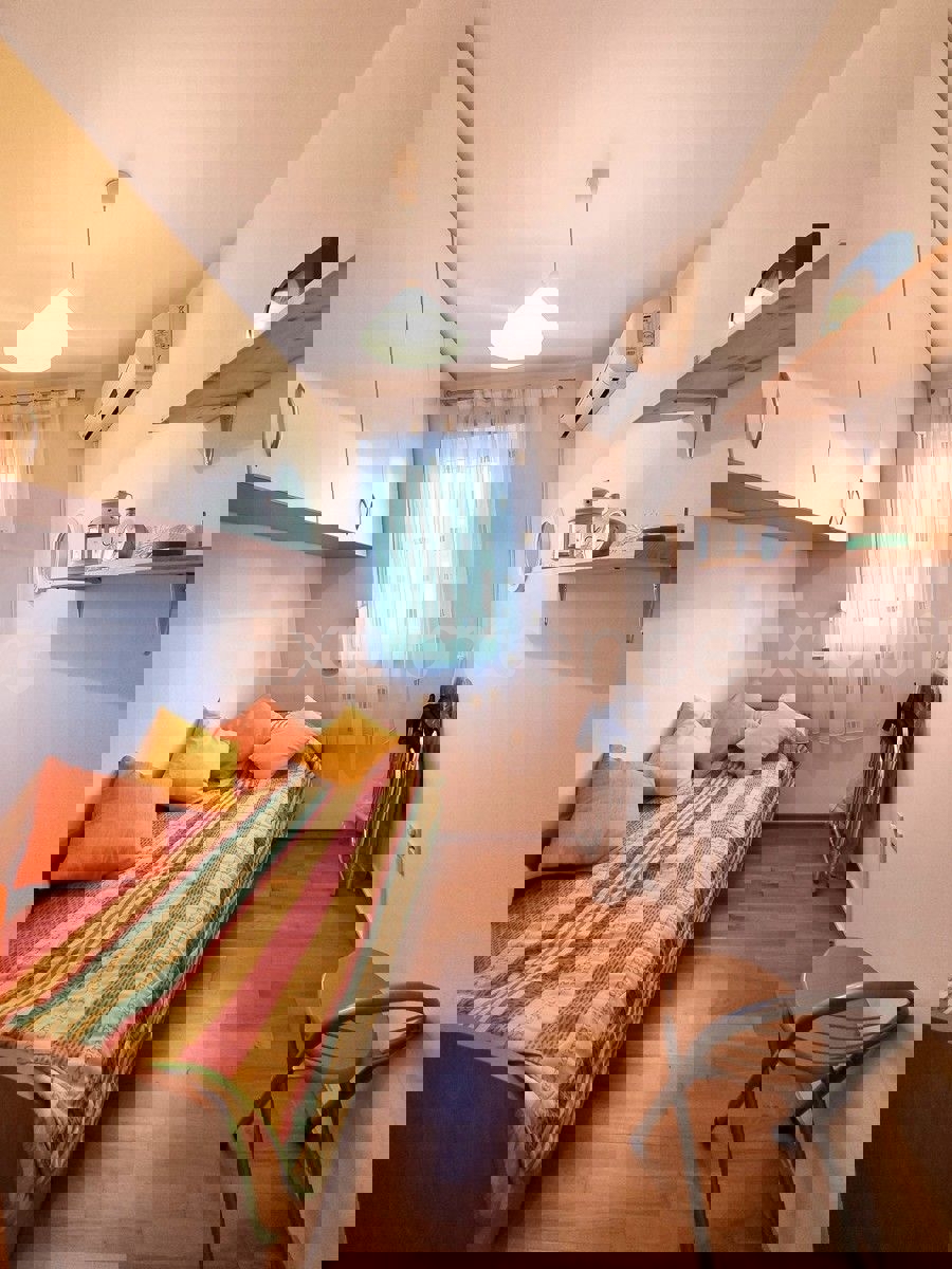 OCCASIONE! Cittanova - a 500 m dalla spiaggia, appartamento al 1. piano, VISTA MARE!