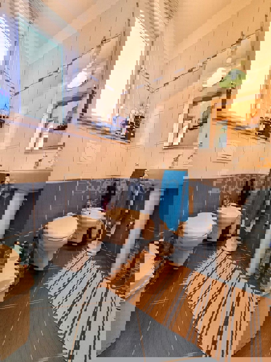 OCCASIONE! Cittanova - a 500 m dalla spiaggia, appartamento al 1. piano, VISTA MARE!