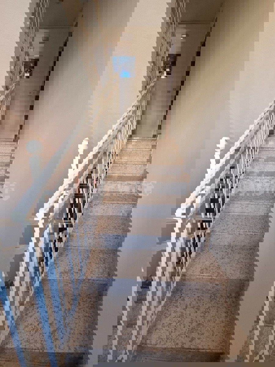 OCCASIONE! Cittanova - a 500 m dalla spiaggia, appartamento al 1. piano, VISTA MARE!