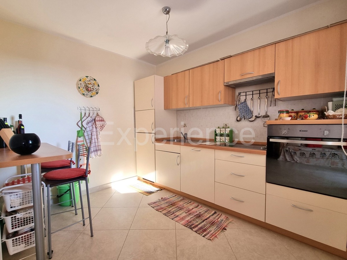 OCCASIONE! Cittanova - a 500 m dalla spiaggia, appartamento al 1. piano, VISTA MARE!