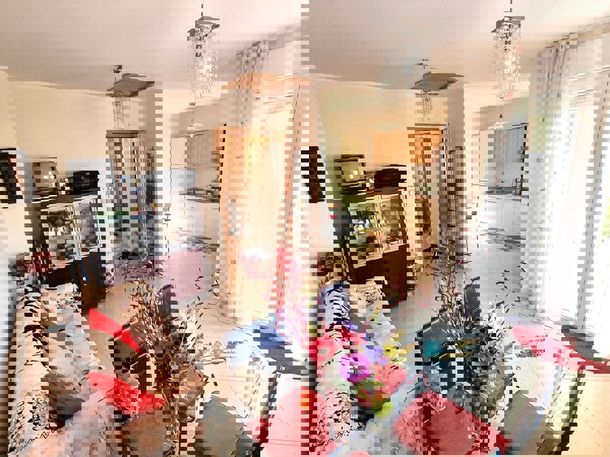 OCCASIONE! Cittanova - a 500 m dalla spiaggia, appartamento al 1. piano, VISTA MARE!