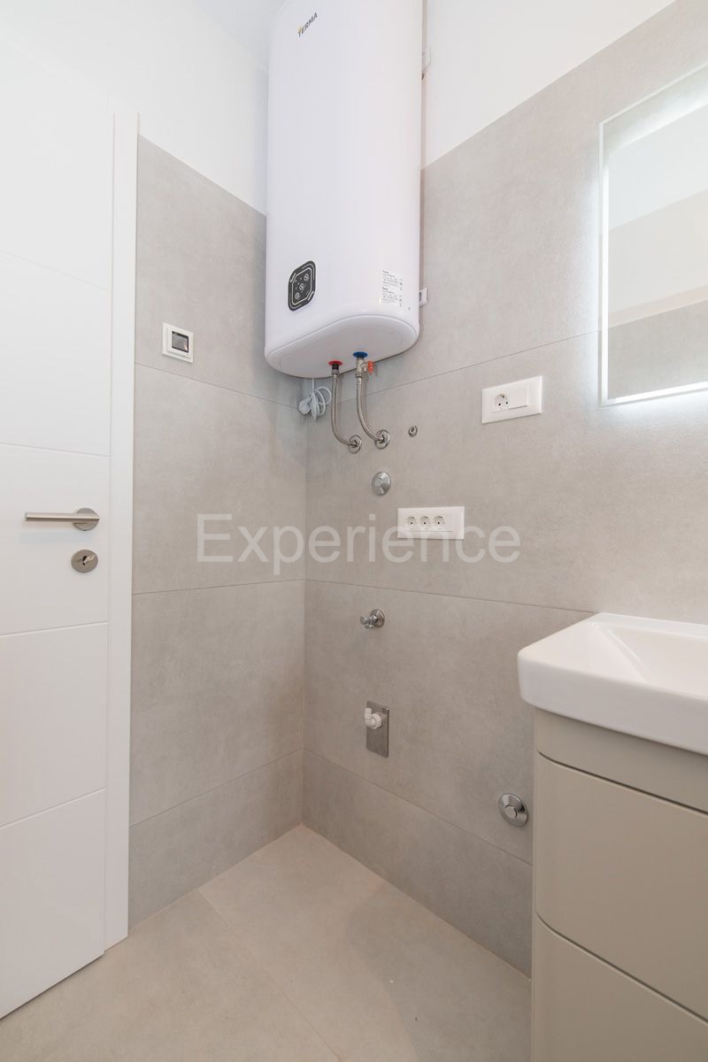 Vicino a Parenzo - a circa 1,8 km dal mare, appartamento in un nuovo edificio, deposito, ASCENSORE!