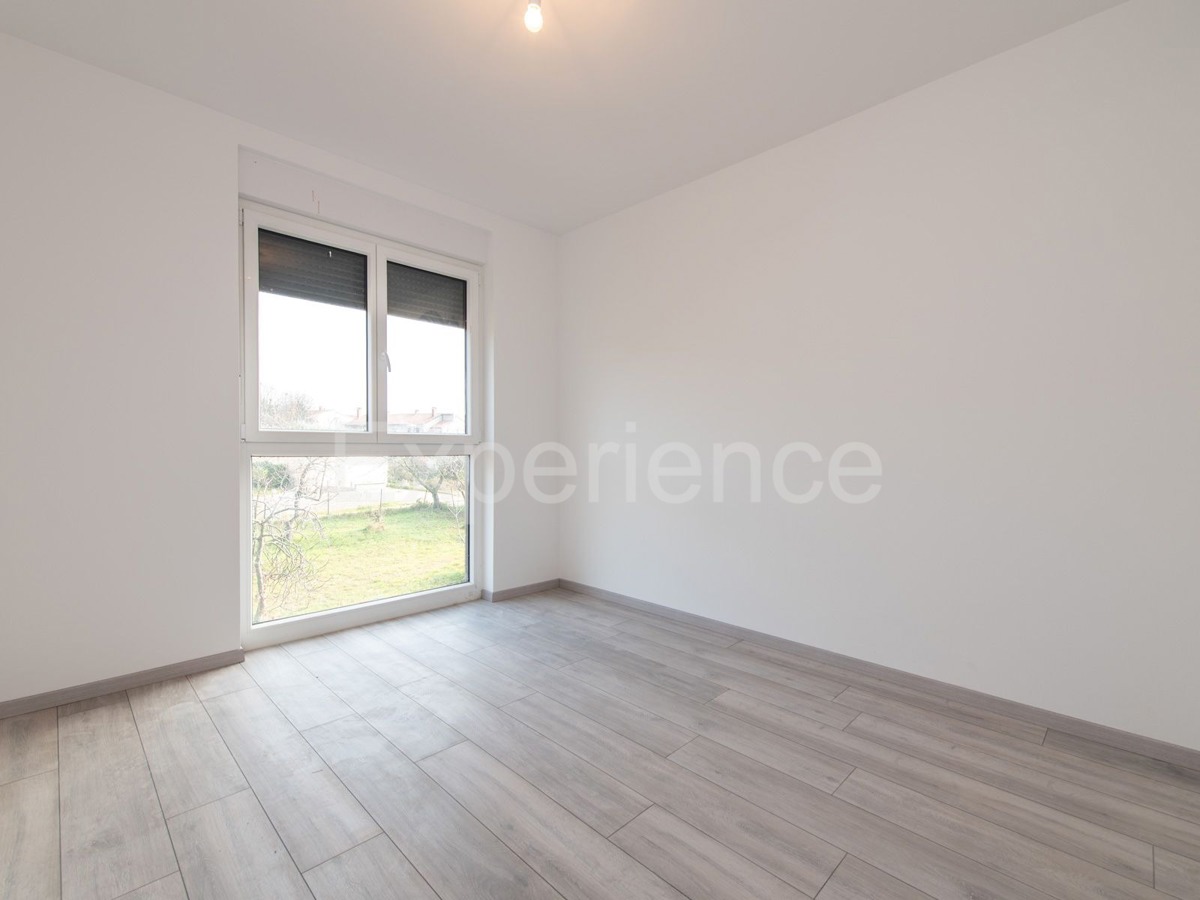 Vicino a Parenzo - a circa 1,8 km dal mare, appartamento in un nuovo edificio, deposito, ASCENSORE!