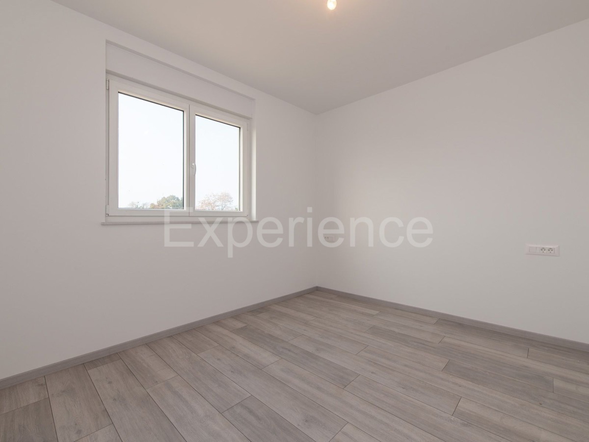 Vicino a Parenzo - a circa 1,8 km dal mare, appartamento in un nuovo edificio, deposito, ASCENSORE!