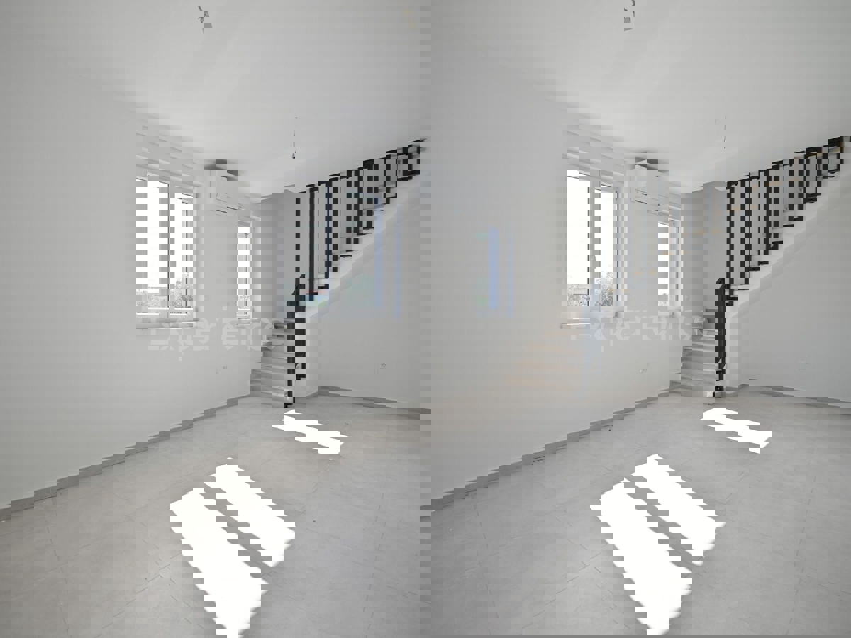 ISTRIA, vicino a Parenzo - appartamento con 3 camere da letto, VISTA MARE!