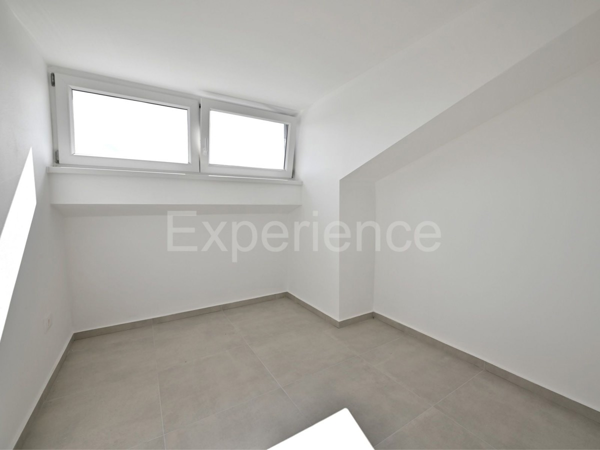 ISTRIA, vicino a Parenzo - appartamento con 3 camere da letto, VISTA MARE!