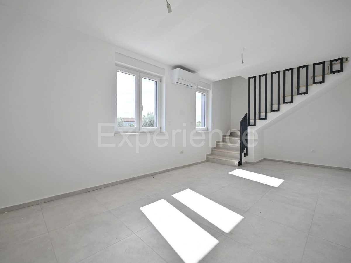 ISTRIA, vicino a Parenzo - appartamento con 3 camere da letto, VISTA MARE!