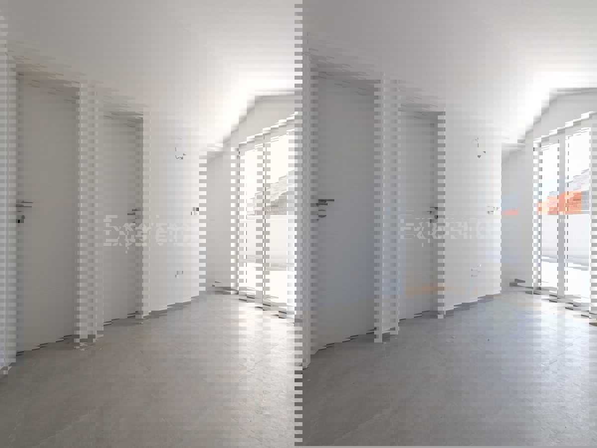 ISTRIA, vicino a Parenzo - appartamento con 3 camere da letto, VISTA MARE!