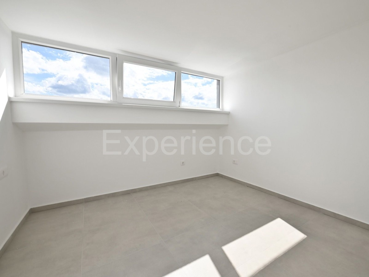 ISTRIA, vicino a Parenzo - appartamento con 3 camere da letto, VISTA MARE!