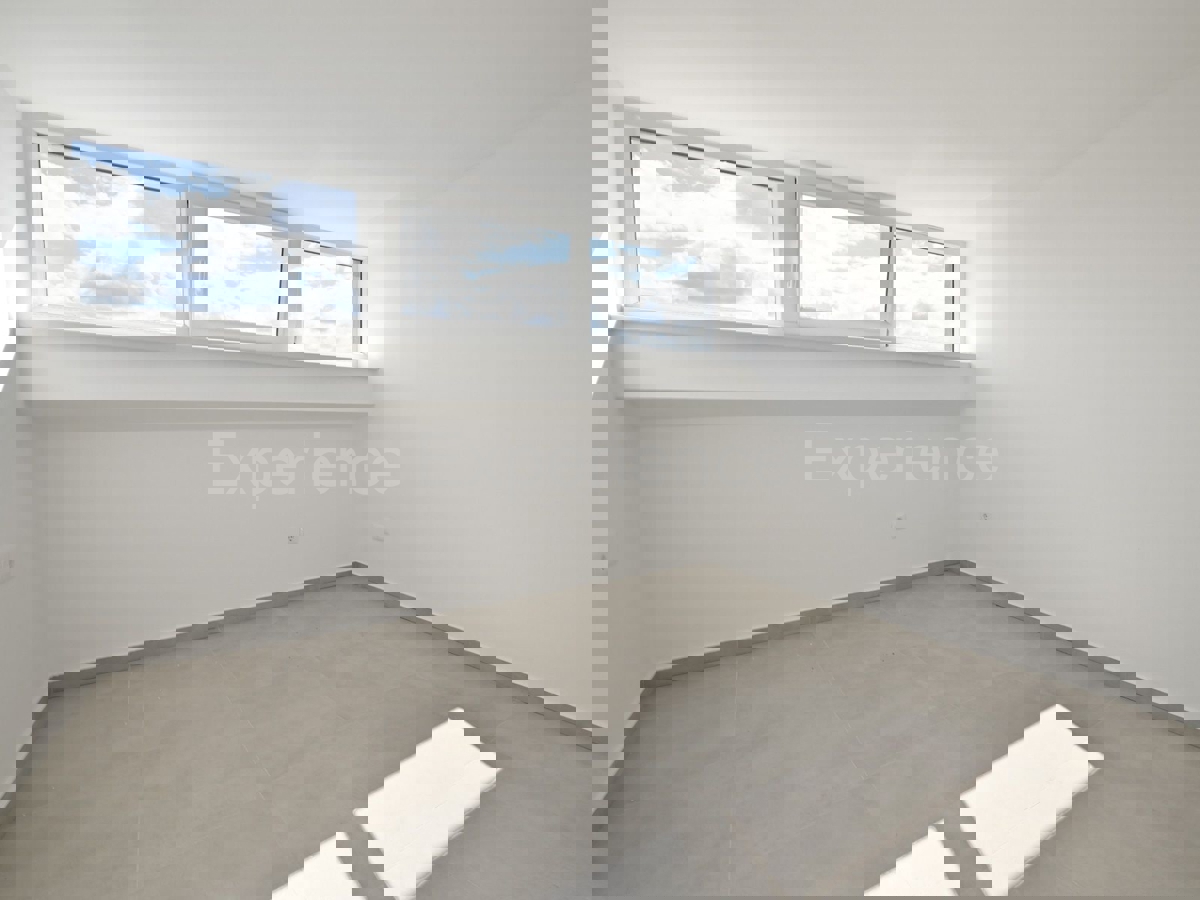 ISTRIA, vicino a Parenzo - appartamento con 3 camere da letto, VISTA MARE!