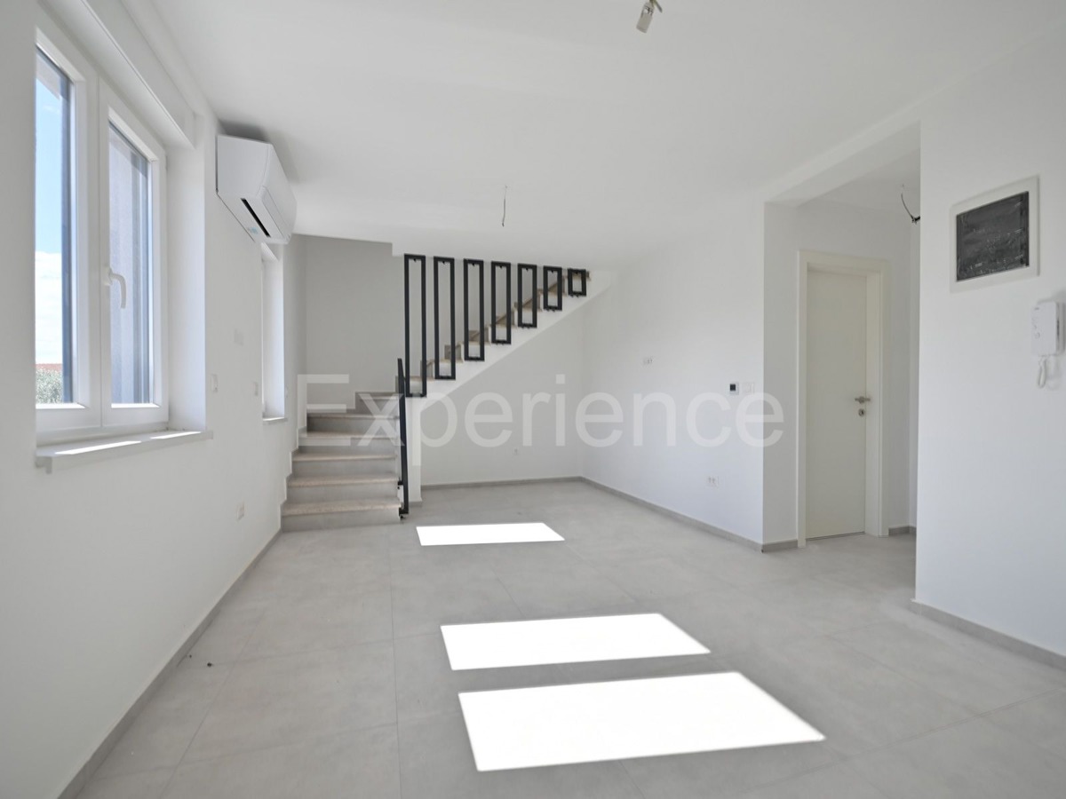 ISTRIA, vicino a Parenzo - appartamento con 3 camere da letto, VISTA MARE!