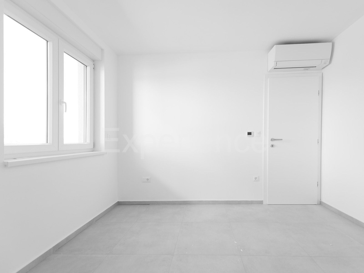 ISTRIA, vicino a Parenzo - appartamento con 3 camere da letto, VISTA MARE!