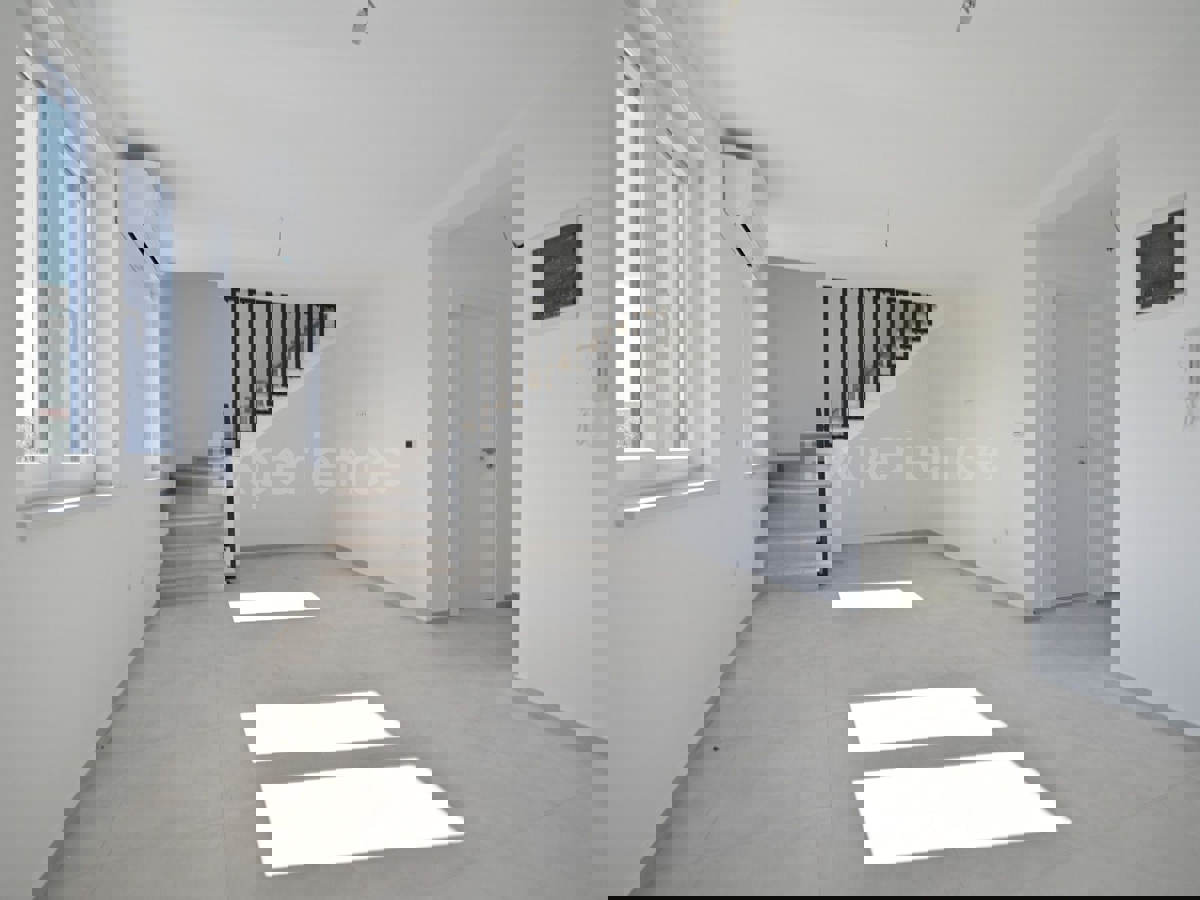 ISTRIA, vicino a Parenzo - appartamento con 3 camere da letto, VISTA MARE!