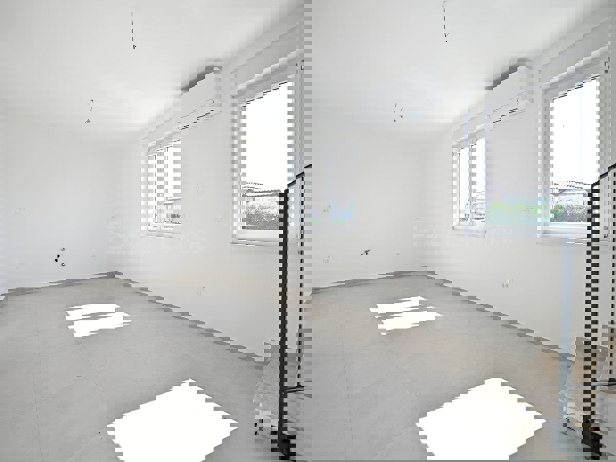 ISTRIA, vicino a Parenzo - appartamento con 3 camere da letto, VISTA MARE!